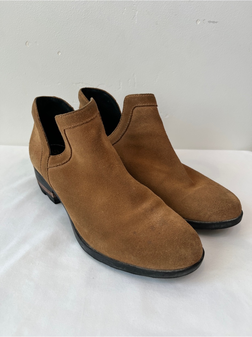 Sorel Lolla Cut Out Bootie Camel Brown Tan Suede Ankle Boots Womens Size 9.5